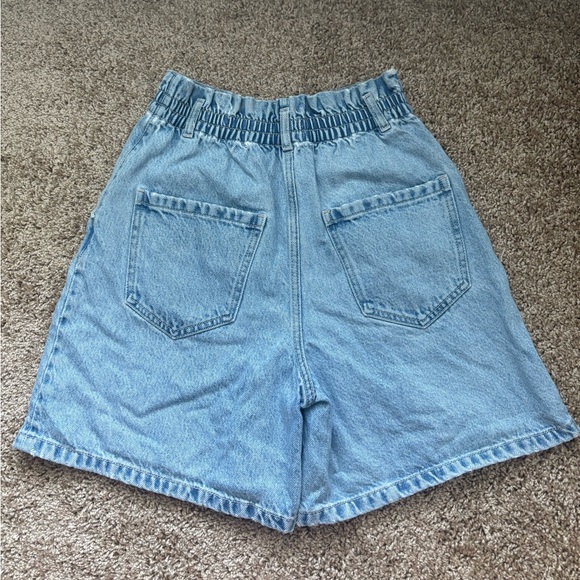 Zara light wash denim shorts - Picture 2 of 5